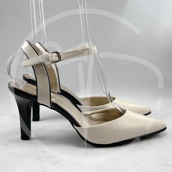 W 9.5M Bandolino Strappy Heels - Picture 4 of 10